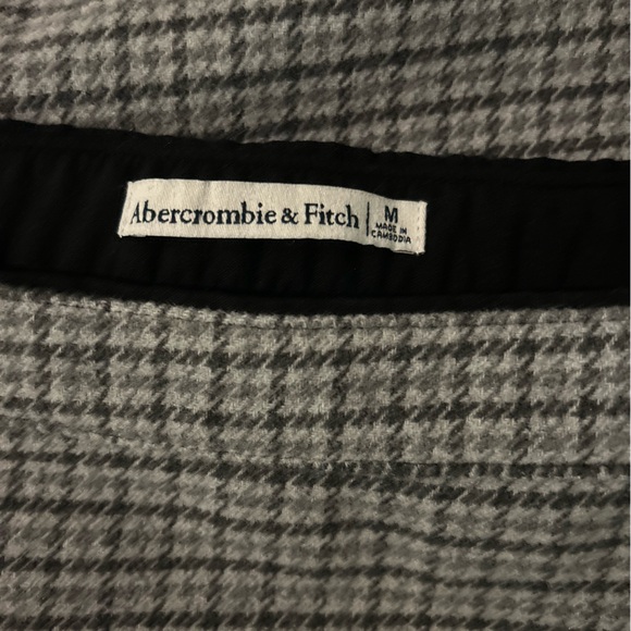 Chic and Classic: Abercrombie & Fitch Houndstooth Mini Skirt - Picture 6 of 6